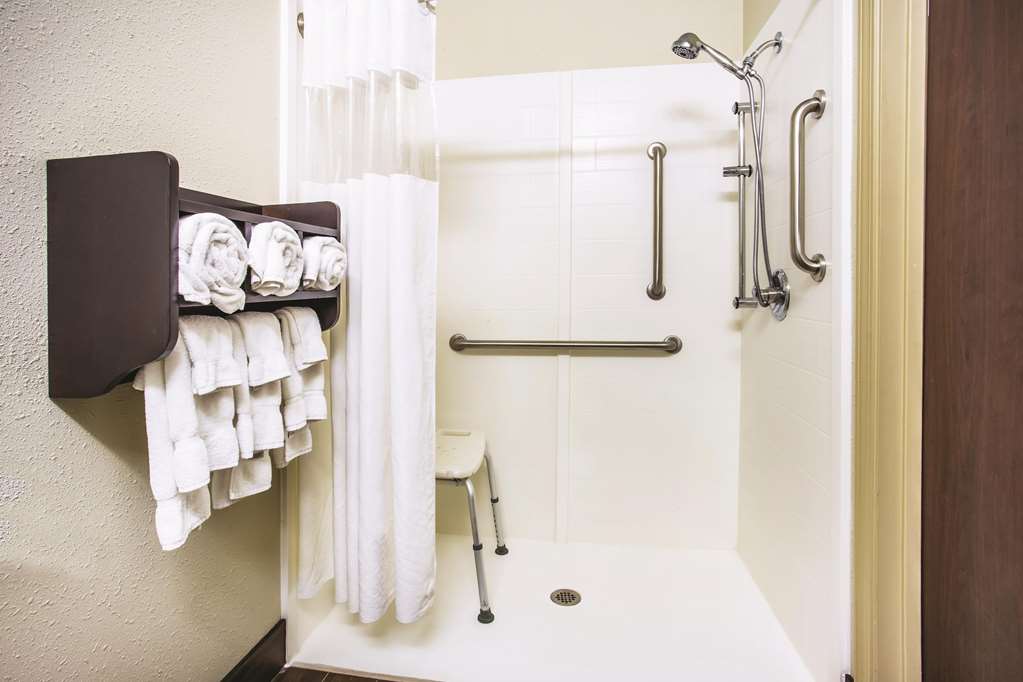La Quinta Inn & Suites by Wyndham Evansville - photo 6