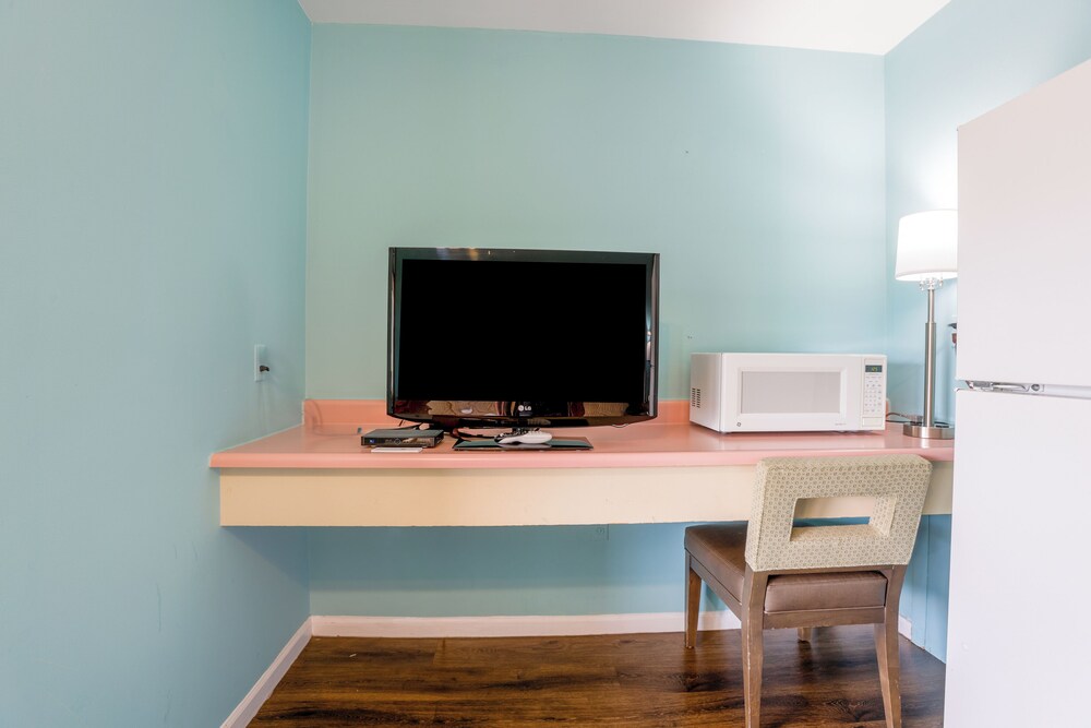 Relax Inn By OYO Natural Bridge I 81 - photo 12