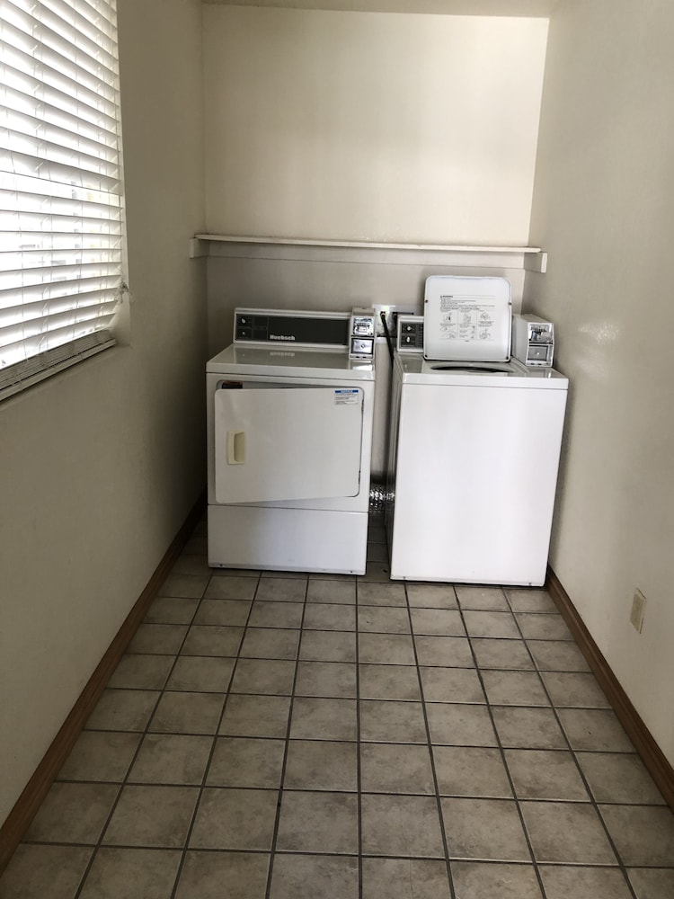 Cloverdale Wine Country Inn & Suites - photo 39