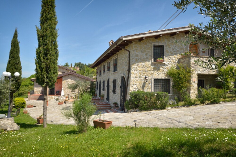 Il Casale Delle Ginestre — 4-Star Luxury Hotel in Castel San Pietro Romano, Italy