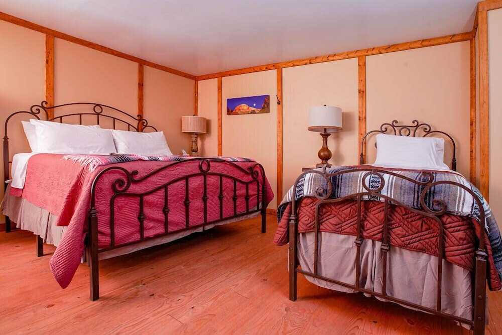Round Top Hotel - photo 8