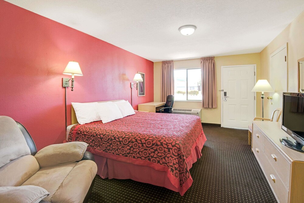 Days Inn by Wyndham East Albuquerque - photo 15
