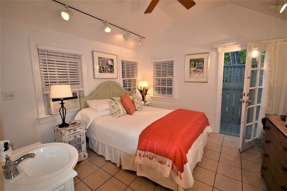 Simonton Court Historic Inn & Cottages - photo 86