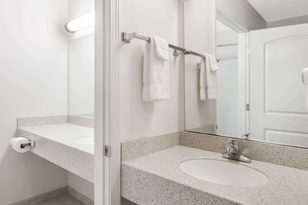 Days Inn by Wyndham Pentwater - photo 7