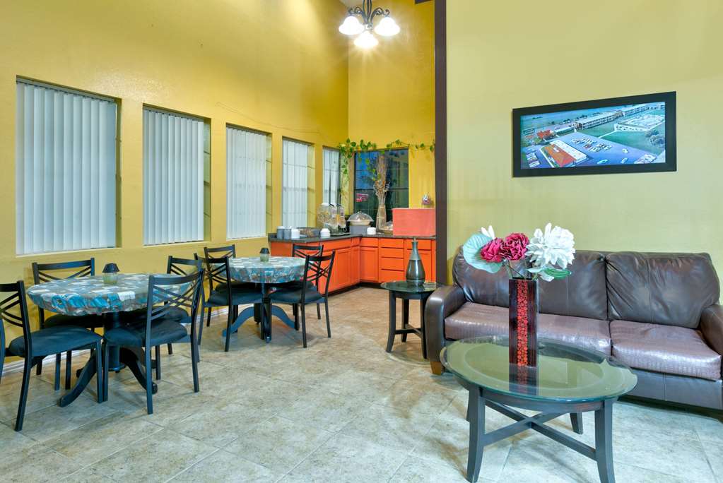 Howard Johnson by Wyndham San Marcos - photo 10