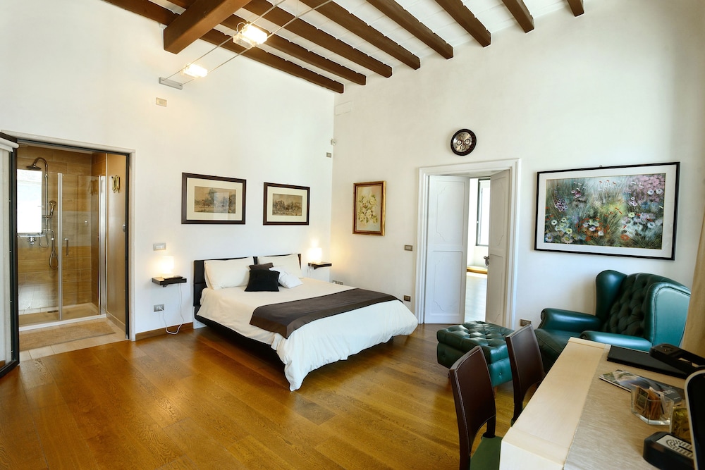 Bonadies Suite — 4-Star Luxury Hotel in Barletta, Italy