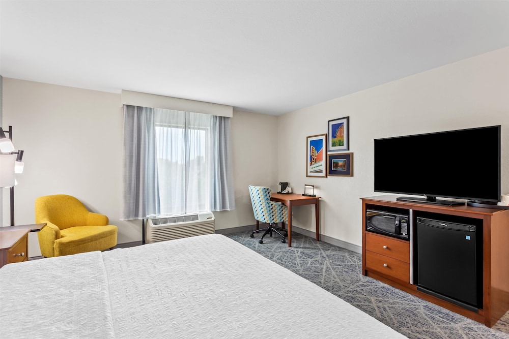 Hampton Inn DeKalb IL - photo 14