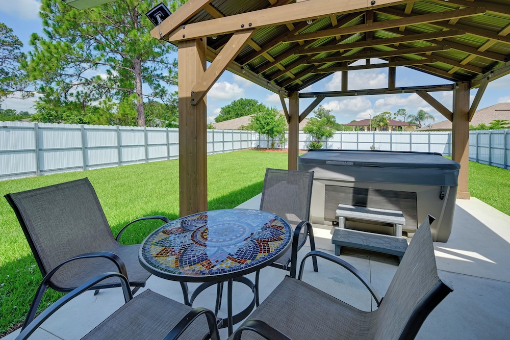 Hot Tub and Fenced Yard Home in Sebring — 4-Star Luxury Hotel in Sebring, United States
