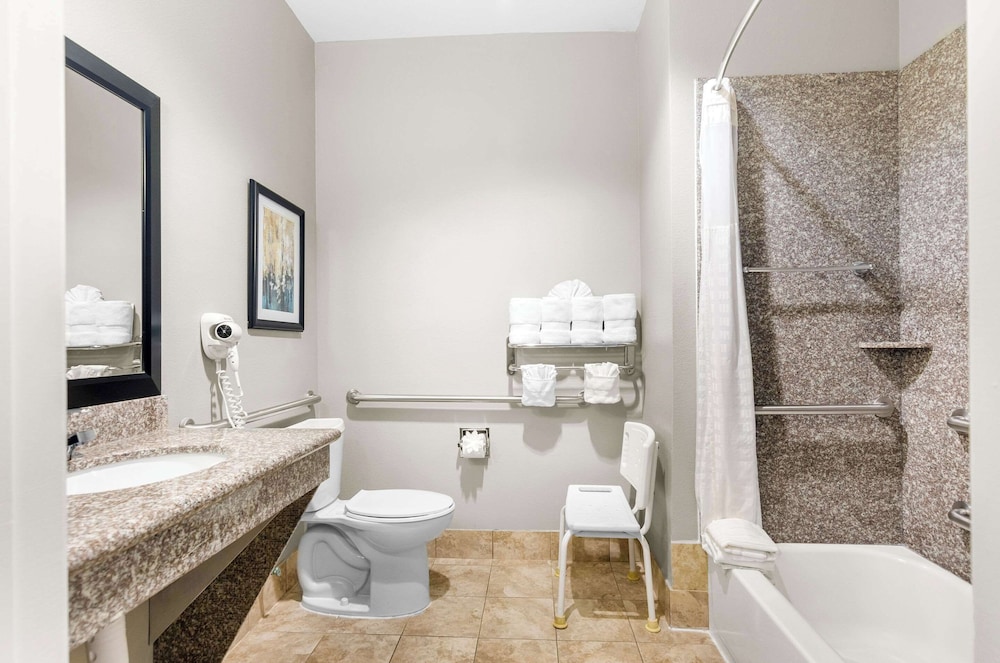 Comfort Suites at Katy Mills - photo 9