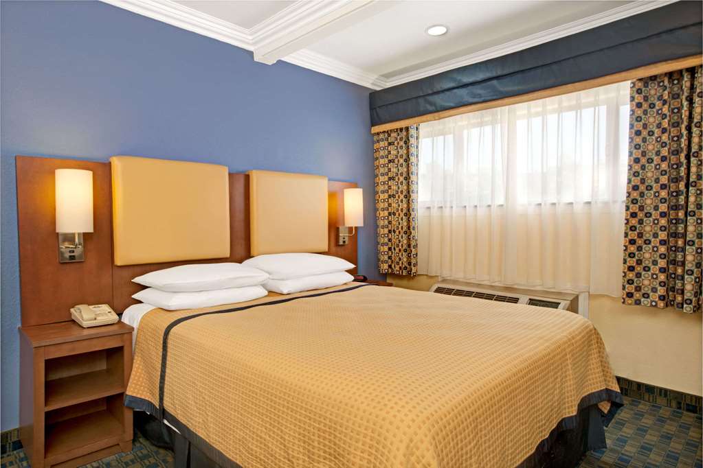 Days Inn by Wyndham San Francisco Lombard - photo 9