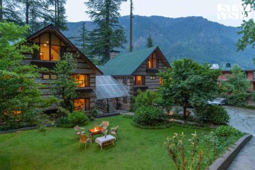 StayVista at Retreat Cottages 6 & 3 BR cottages with Bonfire and Lawn — 4-Star Luxury Hotel in Manali, India