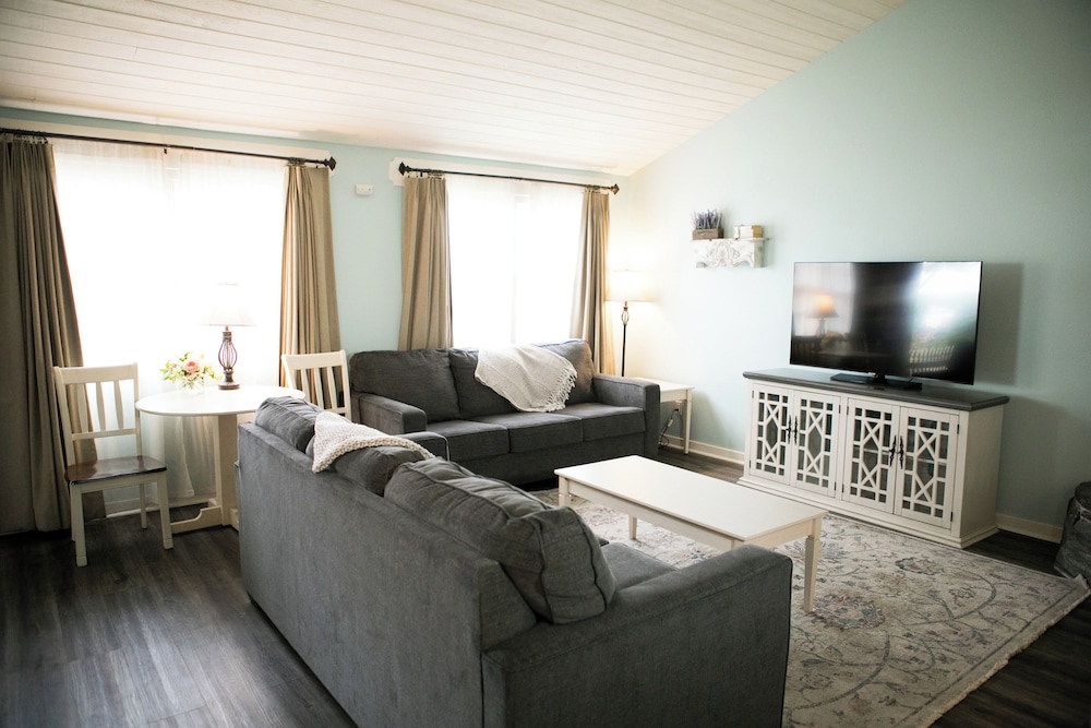 Sea Otter Inn - photo 8