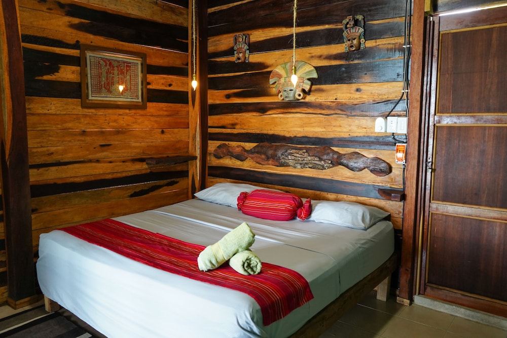 Hotel Cofradia del Pirata — hotel near Corozal Airport