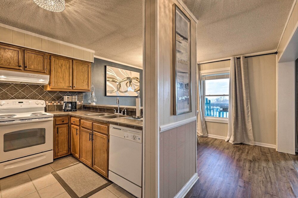 2 Mi to Skiing Resort Style Beech Mountain Condo - photo 23