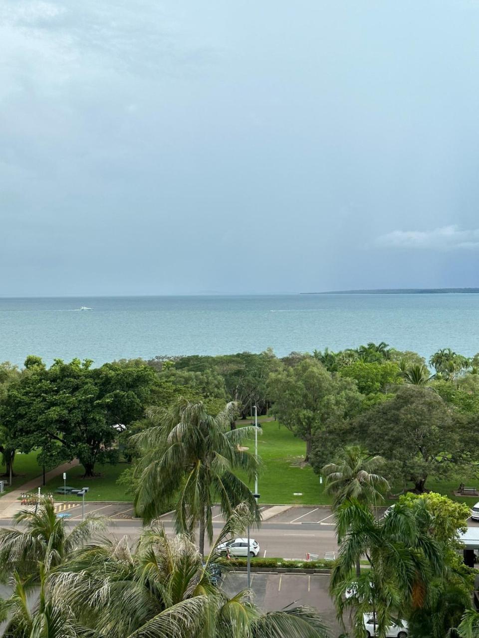 Top Floor Esplanade View In Cbd — Darwin