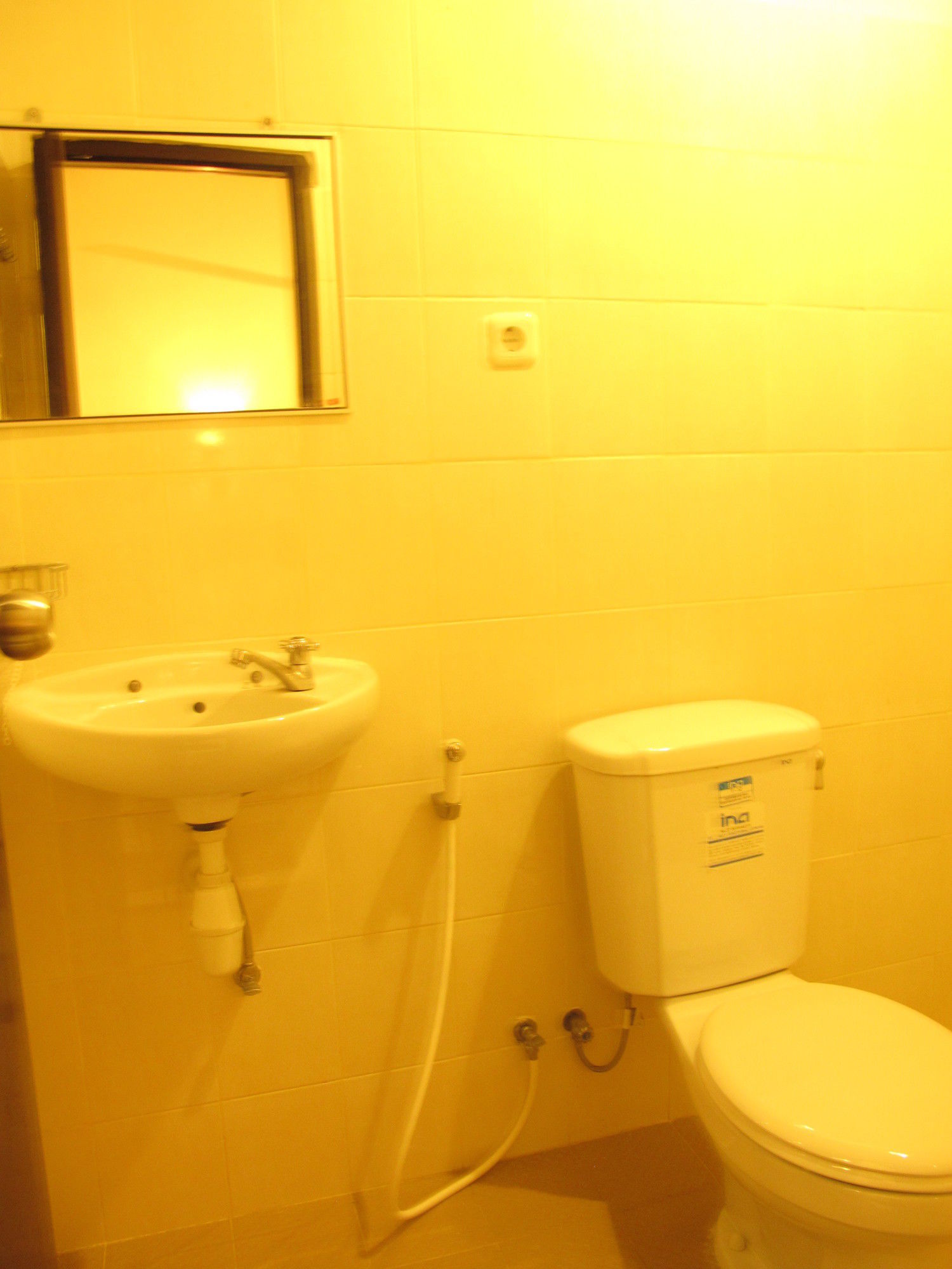 Dkubu Daje in Legian, Indonesia