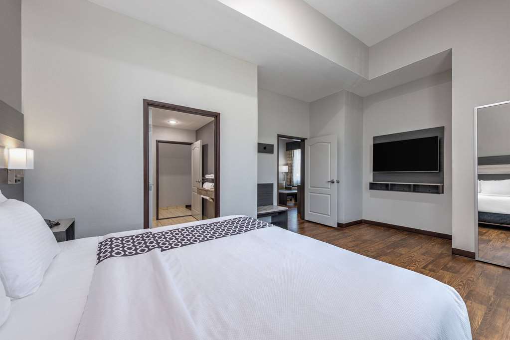 La Quinta Inn & Suites by Wyndham Allen at The Village - photo 26