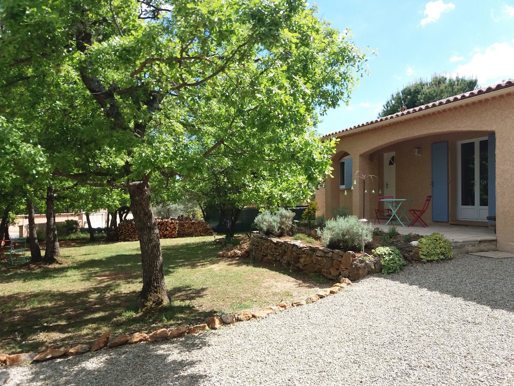 Lou Pebre Dai — hotel in Regusse