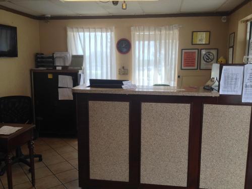 Austin Motor Inn - photo 17