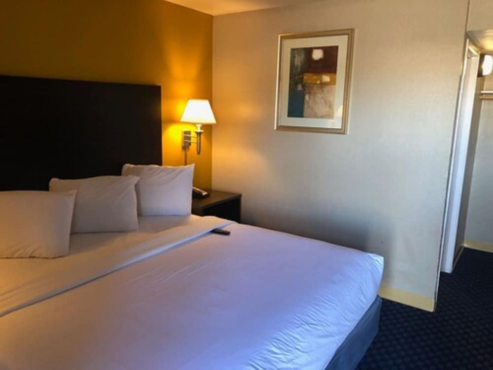 Howard Johnson by Wyndham Odessa TX - photo 15