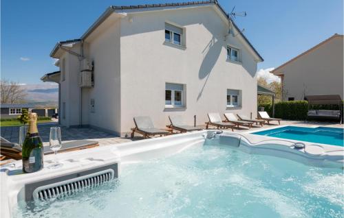 Cozy Home In Kosute With Sauna — 5-Star Luxury Hotel in Kosute, Croatia