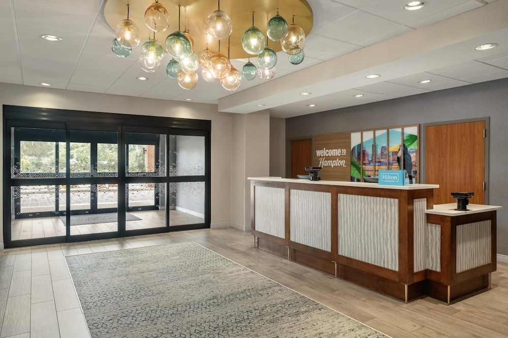 Hampton Inn & Suites Tampa Busch Gardens Area - photo 4