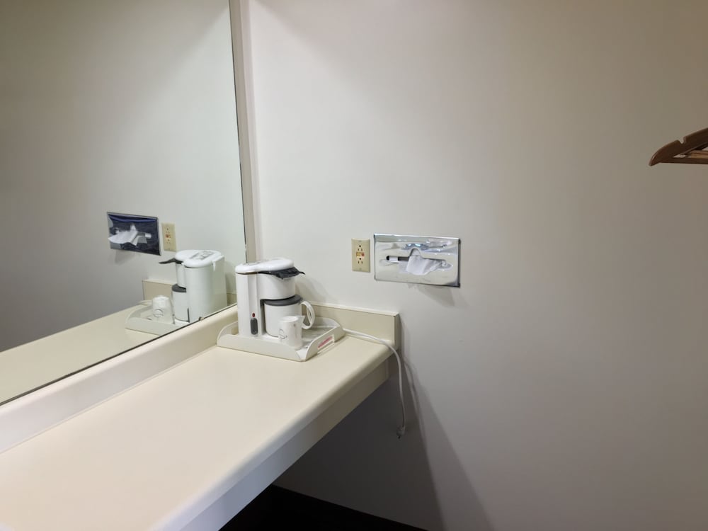 Thunderbird Motor Inn Baraboo - photo 14