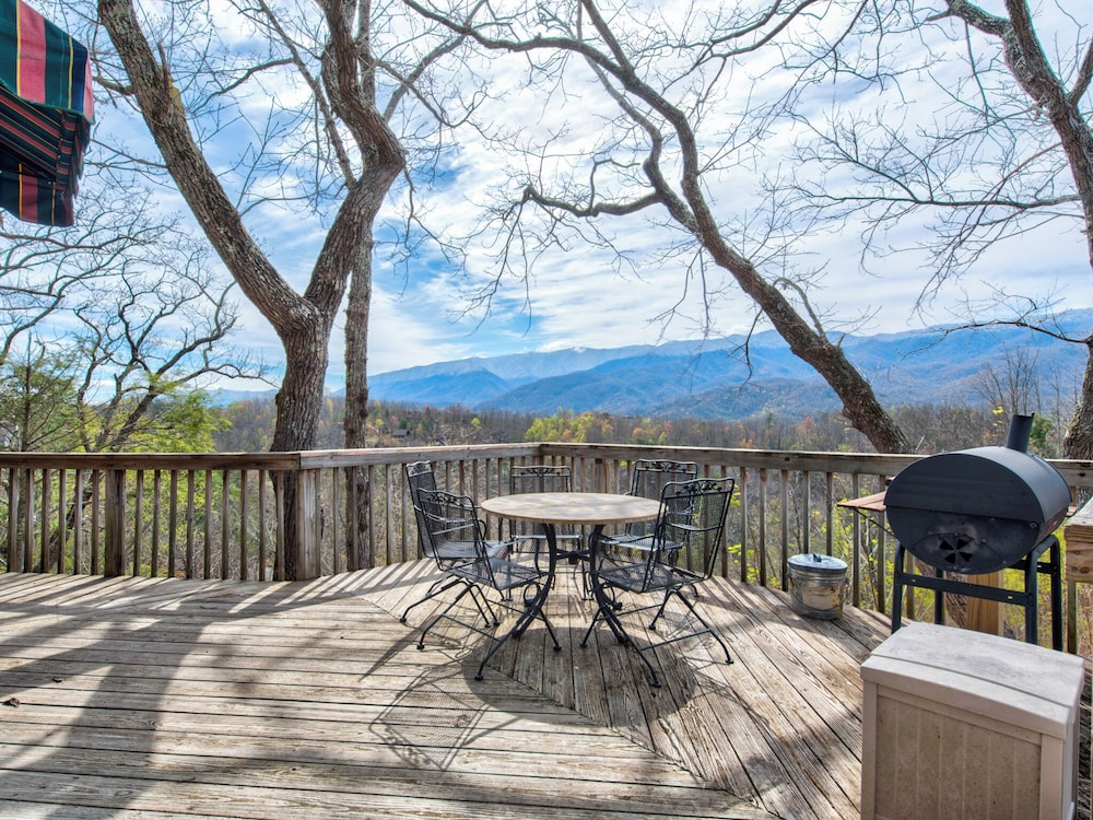 Mountain Treasure by Jackson Mountain Rentals — 4-Star Luxury Hotel in Gatlinburg, United States