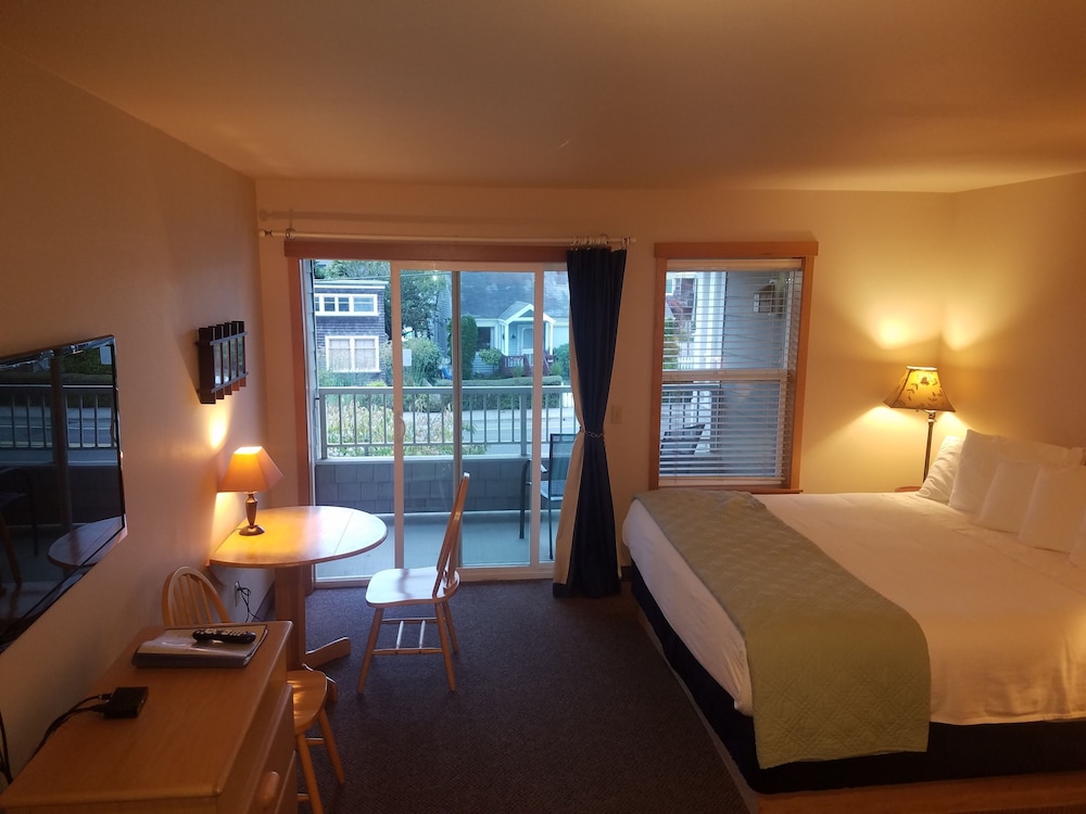 Sea Breeze Court - featured photo