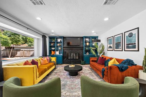 The Pines I Sleeps 12 I Private Pool I Patio & BBQ in Conroe, United States