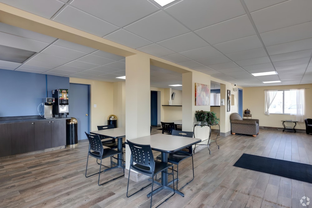 I 80 Inn & Suites - photo 11