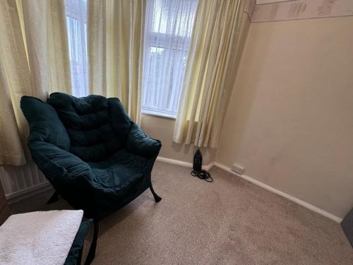 303 Upminster Road North — hotel in Rainham