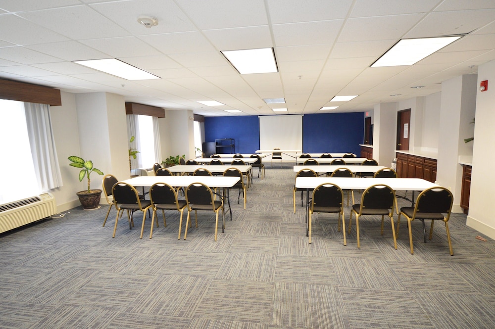 Holiday Inn Express Toledo Oregon by IHG - photo 26