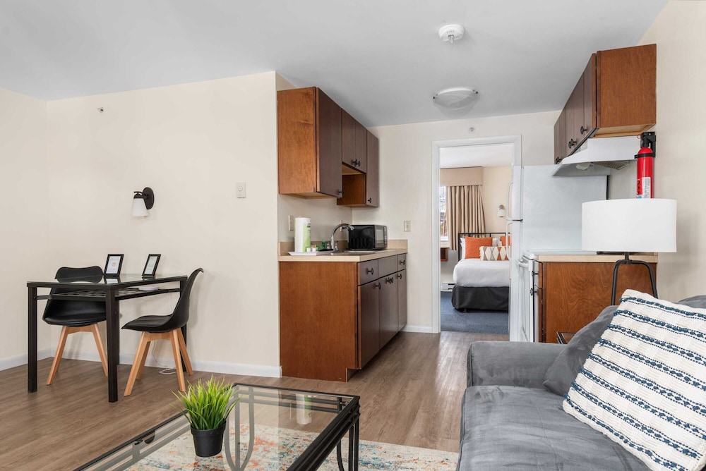 The Beverly - photo 25