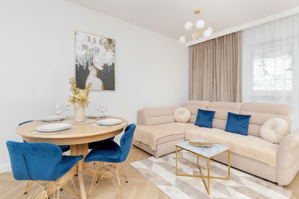 Bright Beige Apartment with Furnished Balcony and Parking in Gdańsk by Noclegi Renters — 4-Star Luxury Hotel in Gdansk, Poland