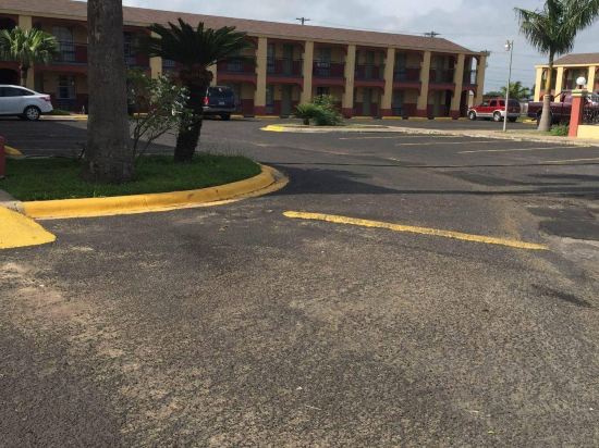 Executive Inn Mercedes - photo 3