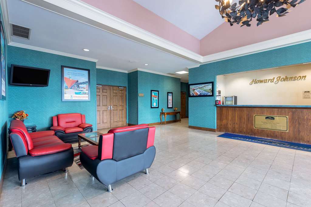 Howard Johnson Hotel & Conference Center by Wyndham Salem - photo 8