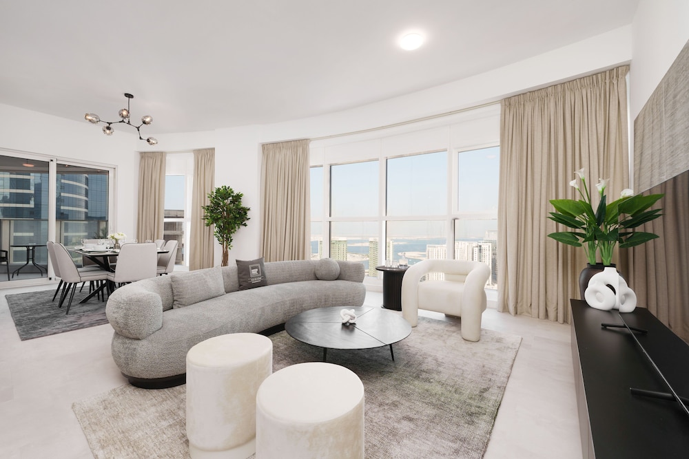 Maison Privee Elegant and Panoramic Sea View Apt on Al Reem Island — 4-Star Luxury Hotel in Abu Dhabi, United Arab Emirates