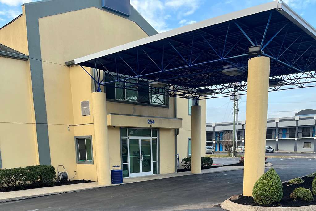 Howard Johnson by Wyndham Clarksville Tennessee - photo 2