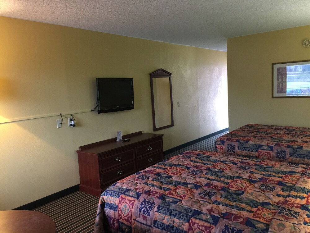 Family Budget Inn - photo 3