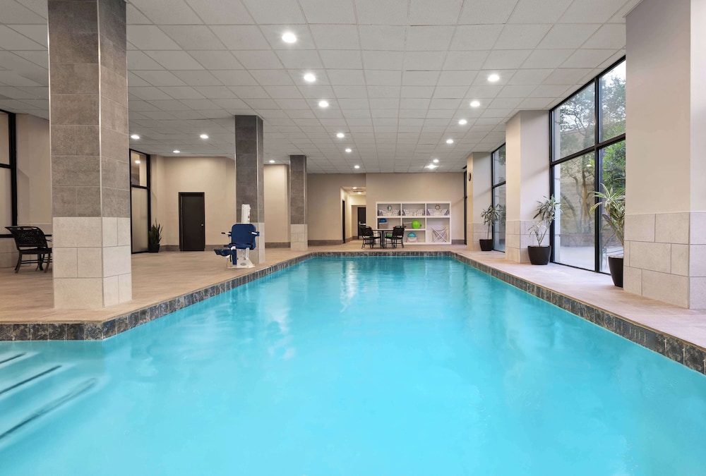 Embassy Suites by Hilton Dallas Love Field - photo 24