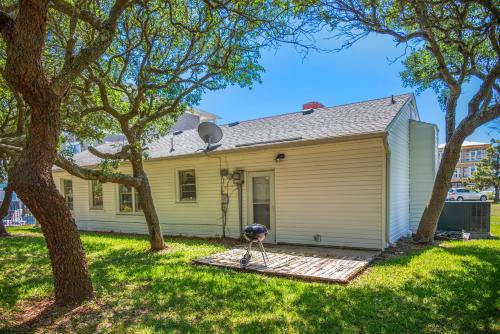 Papas Place by Oak Island Accommodations - photo 14
