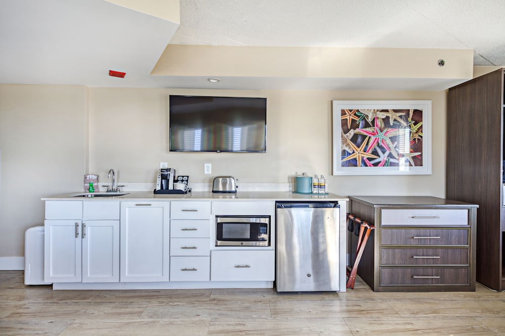 Commander Hotel & Suites - photo 25