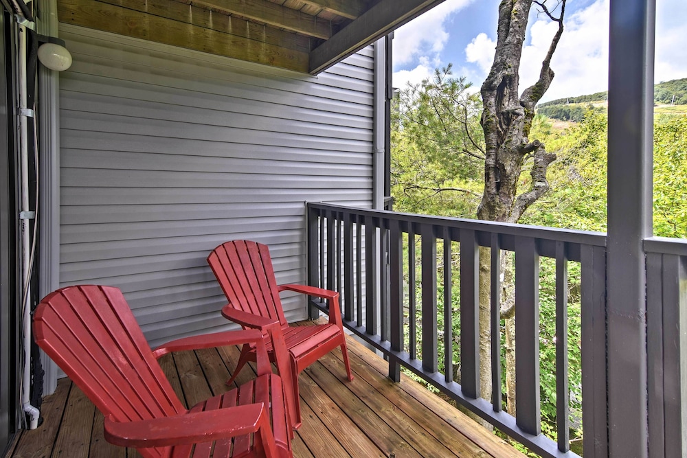 Beech Mountain Condo with Balcony Walk To Resort - photo 18