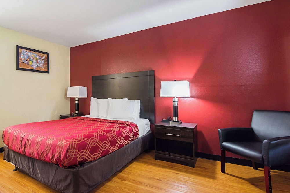 Econo Lodge Research Triangle Park - photo 14