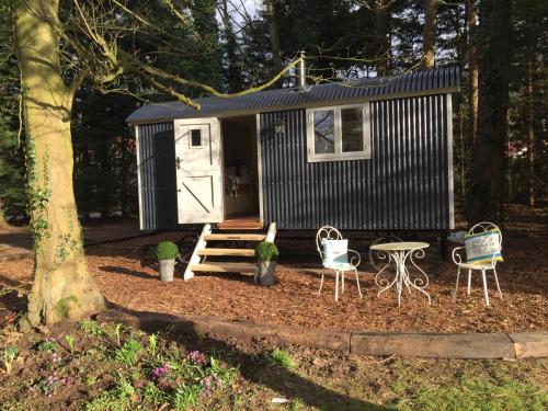 Chez Marguerite Luxury Shepherd’s Hut in Holt, United Kingdom