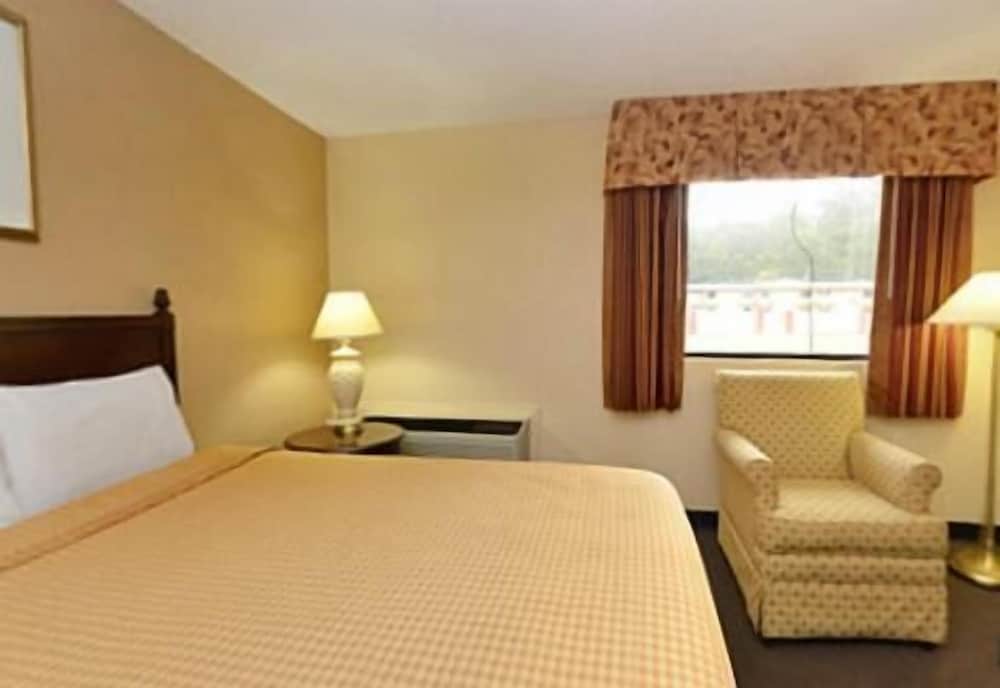 Americas Best Value Inn Smithfield - photo 12