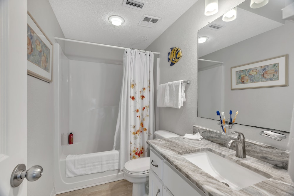 Stunning Oceanfront Condo with Resort Amenities condo - photo 19