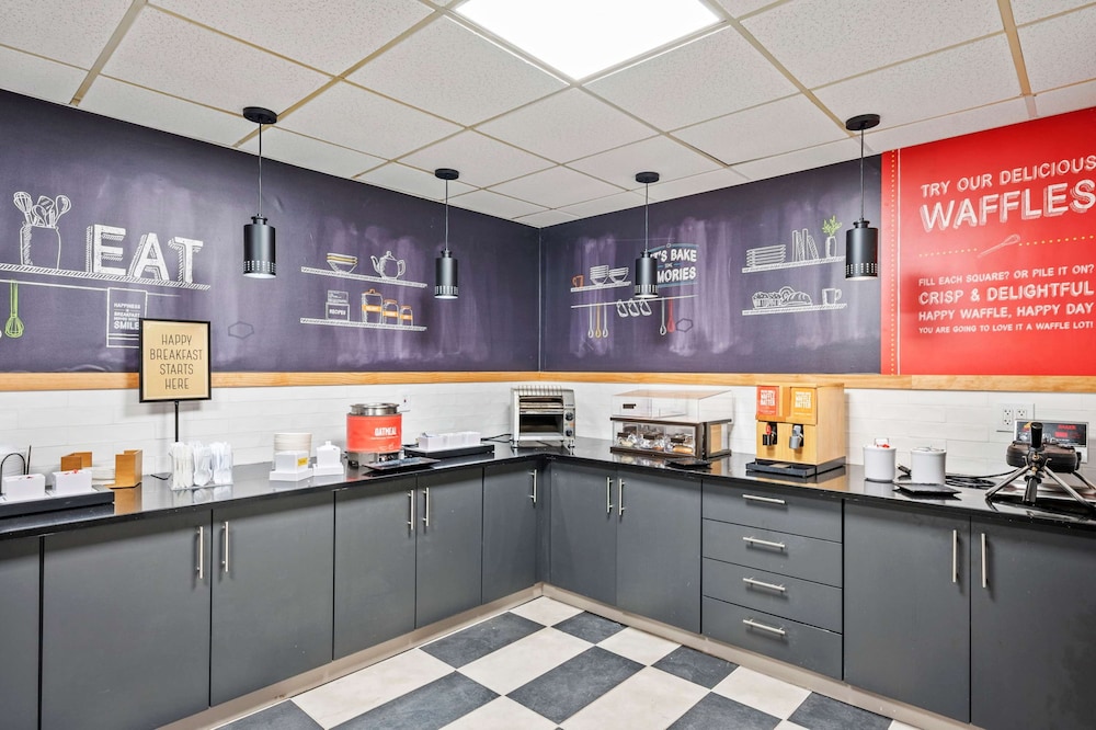 Hampton Inn Cleveland Westlake - photo 25