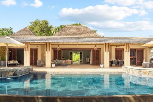 Villa Serenis Perfect Holidays in Mauritius — 4-Star Luxury Hotel in Flic En Flac, Mauritius